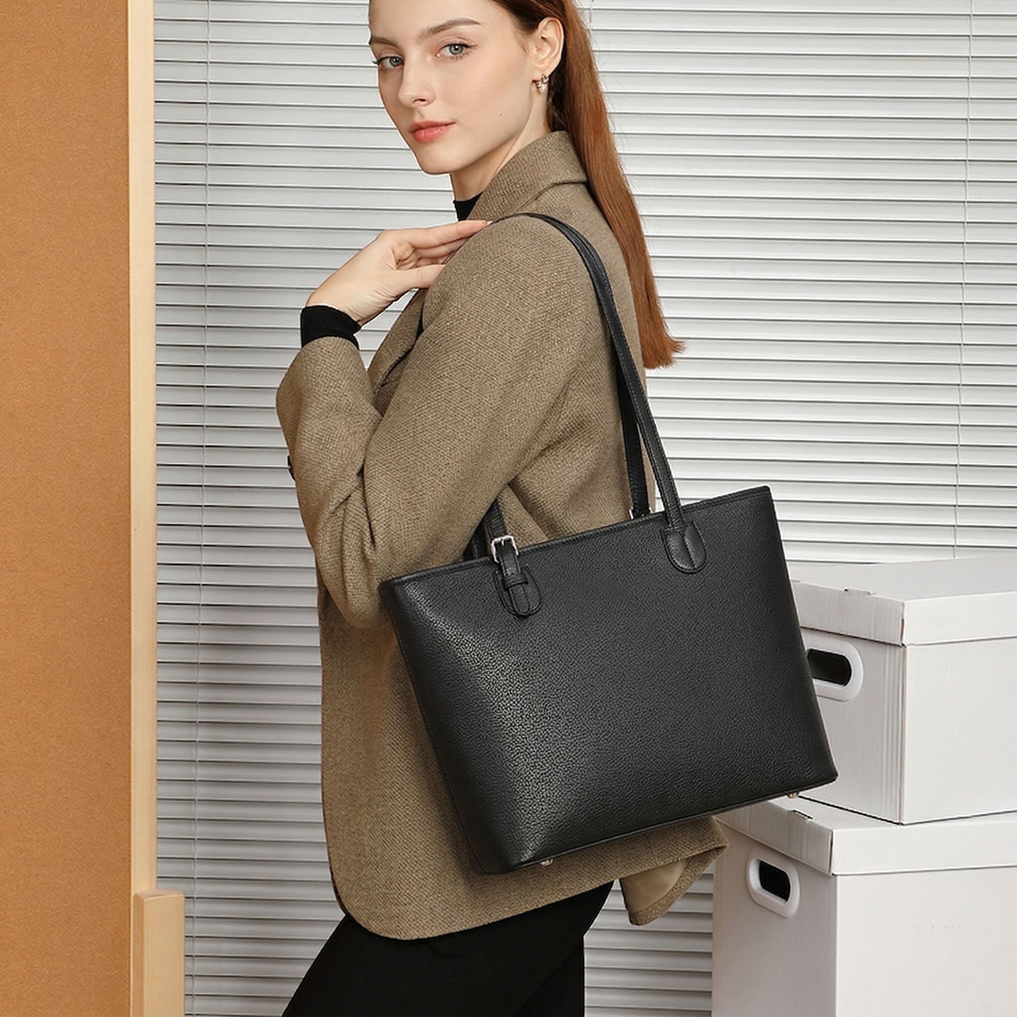 Valmio Pelora Leather Women's Bag - Black